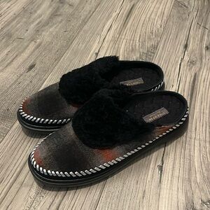 Cole Haan Women’s slippers size 7